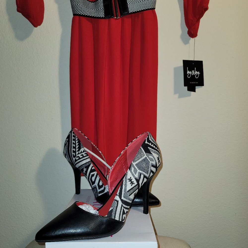 CHINESE LAUNDRY...  New! B+W Red Bottom Pumps